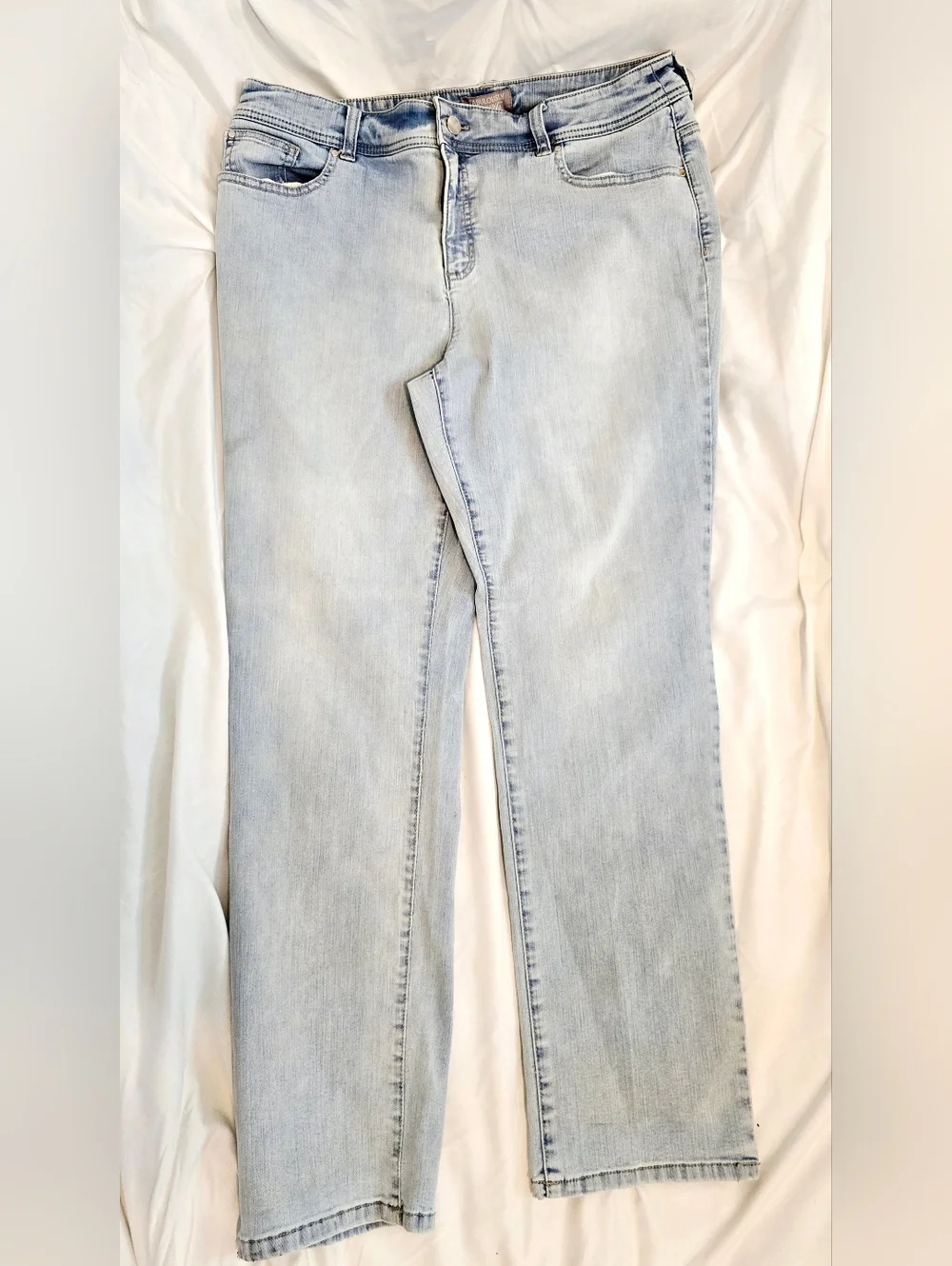Chicos Fabulously Slimming Jeans 2 Short Light Wash Straight Leg Denim Womens Mi